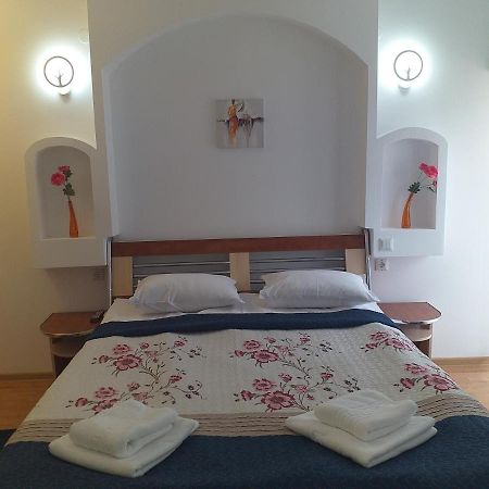 Miraj Hotel Azuga Bagian luar foto